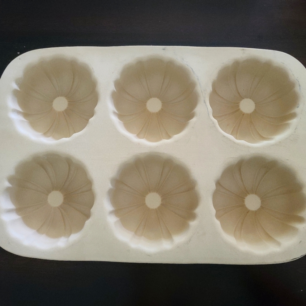 Pampered Chef Stoneware Mini Bundt Cake Pan